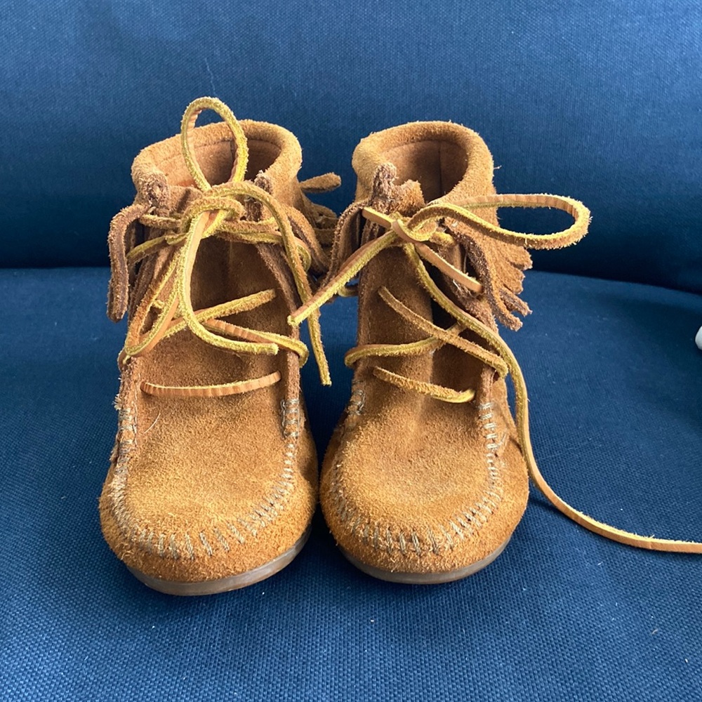 Minnetonka brown kids moccasins